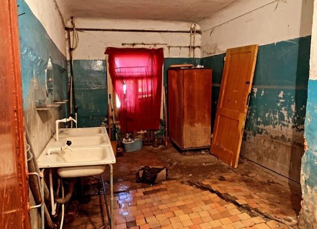 Уфимцы показали, как живут в разрушающемся доме