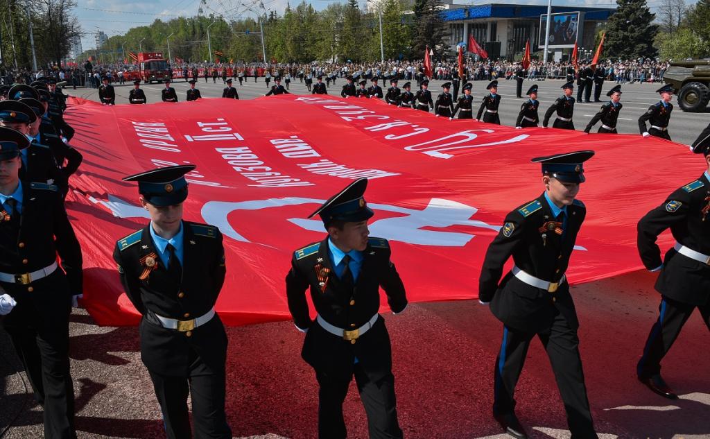 В Башкирии могут выписать первые штрафы за невывешенное Знамя Победы