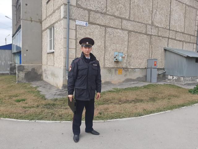 В Башкирии участковый спас людей из горящего здания