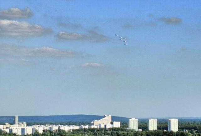 Над Уфой были замечены истребители