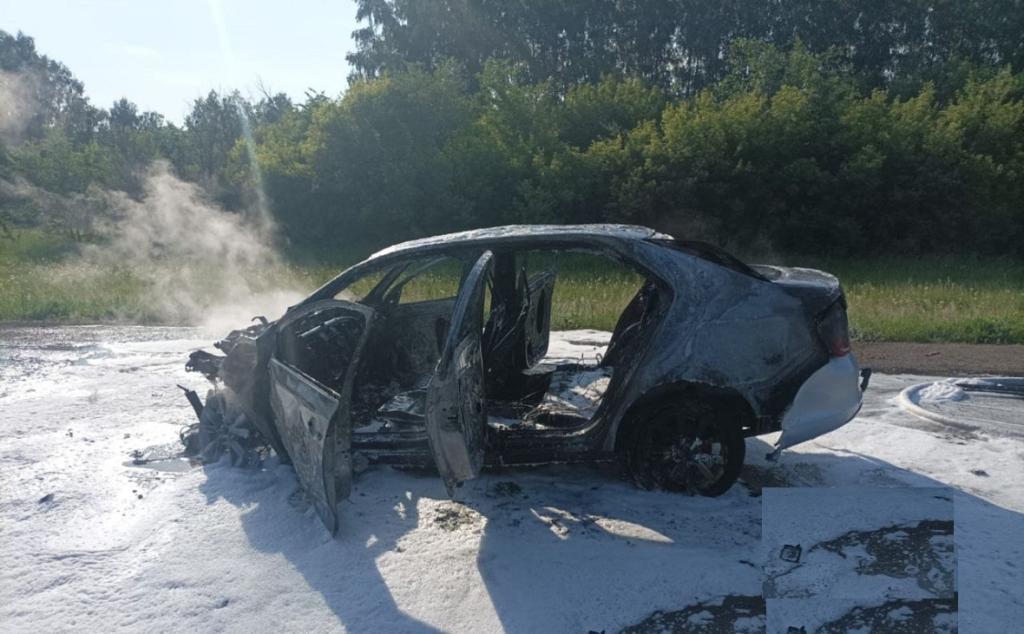 Двое взрослых и подросток пострадали в аварии с пожаром в Башкирии