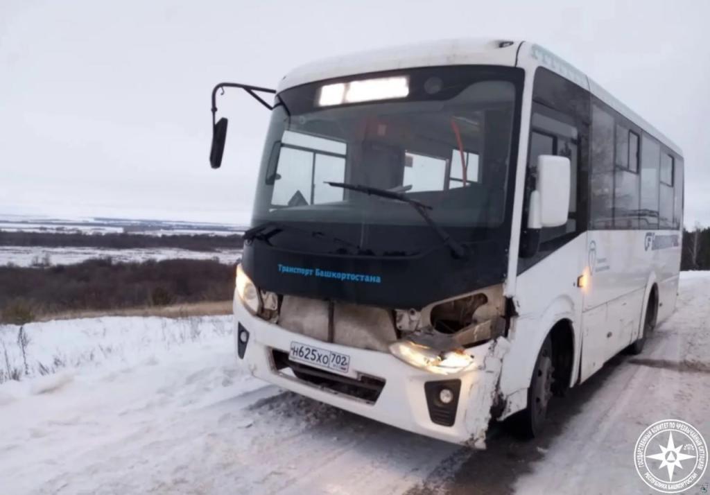 Автобус с 18 пассажирами попал в ДТП в Башкирии