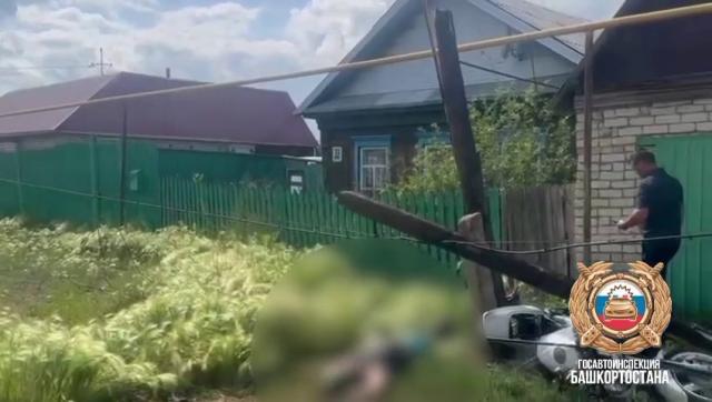 В Башкирии мотоциклист погиб, влетев в столб на обочине