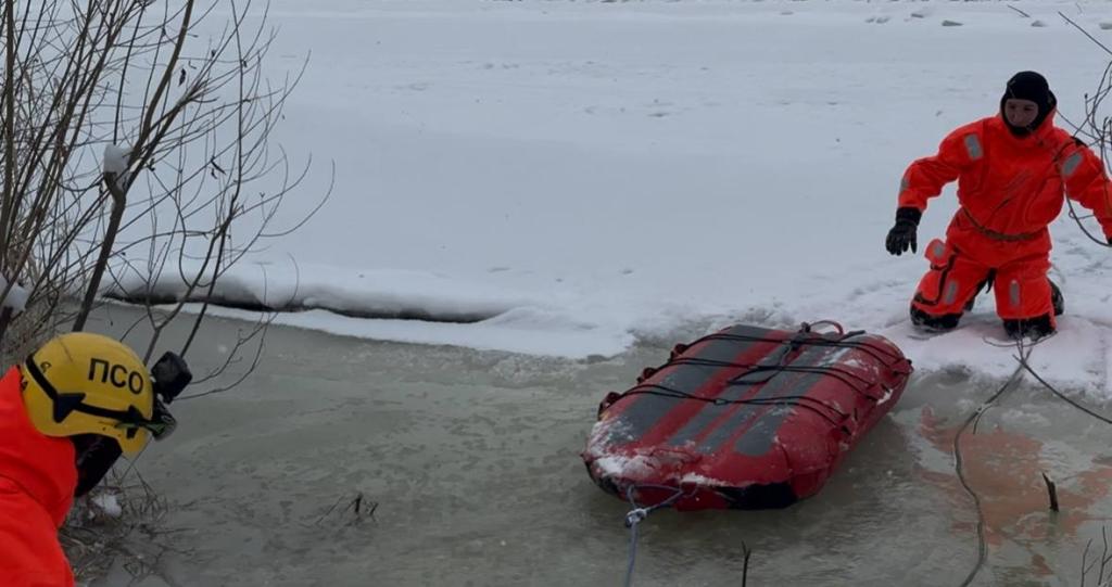 Пенсионер провалился под лед в Уфе во время рыбалки