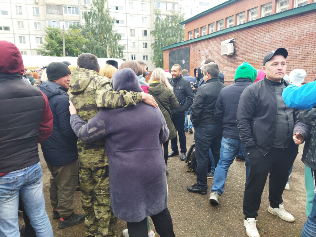 Мобилизованных уфимцев просят взять с собой топоры и лопаты