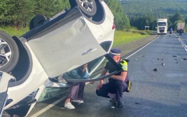 Семья разбилась и один человек погиб в аварии фуры и легковушки в Башкирии