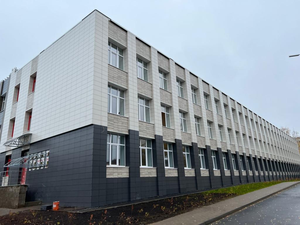 Мэр Уфы проверил темпы реконструкции гимназии № 115