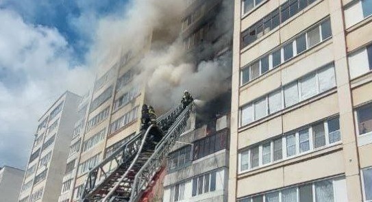 На Кирова в Уфе тушат пожар в многоэтажке
