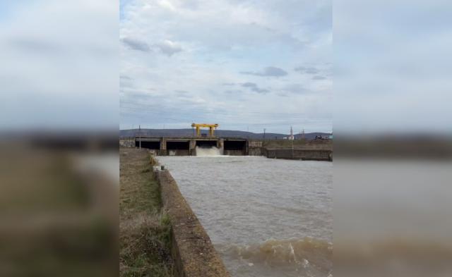На Нугушском водохранилище начали спускать лишнюю воду