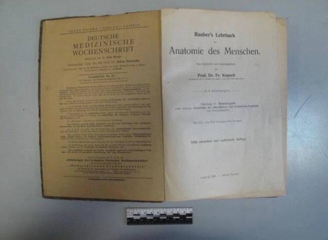У пассажирки в аэропорту Уфа изъяли старинный фолиант