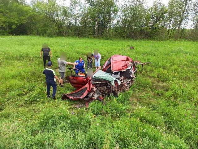 В Башкирии водитель погиб, влетев на «Ладе» во встречный молоковоз