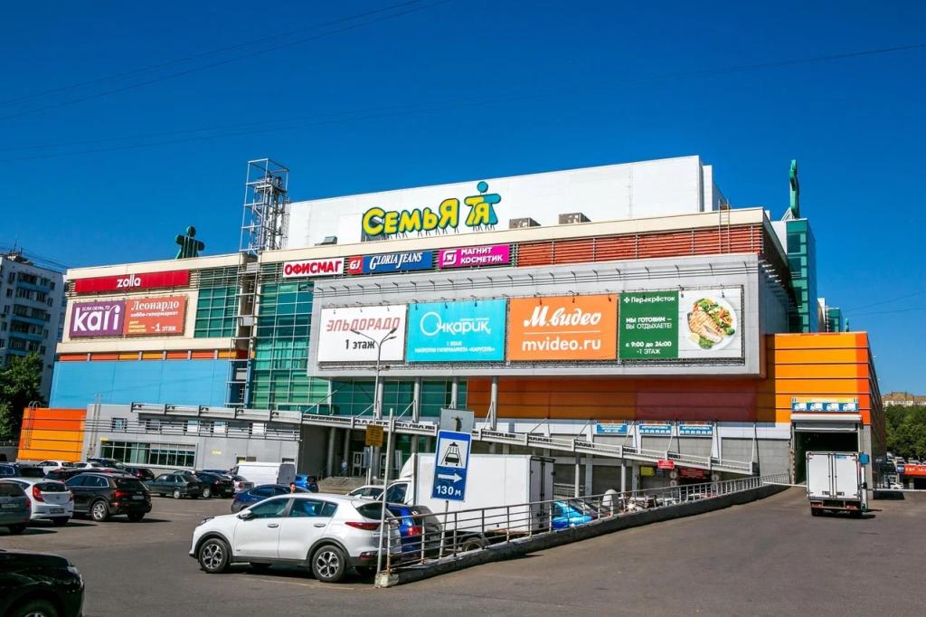 650 человек эвакуировали из ТЦ «Семья» в Уфе из-за короткого замыкания