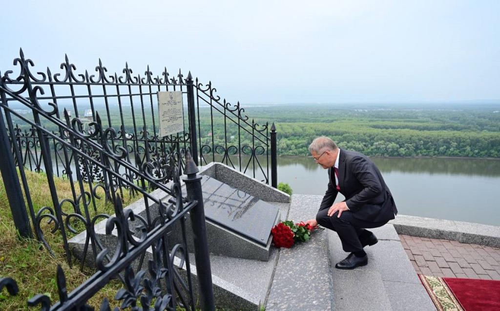 Хабиров поздравил жителей Башкирии с тройным праздником