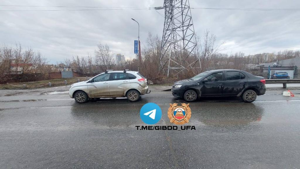 7-летняя девочка пострадала при столкновении двух легковушек в Уфе