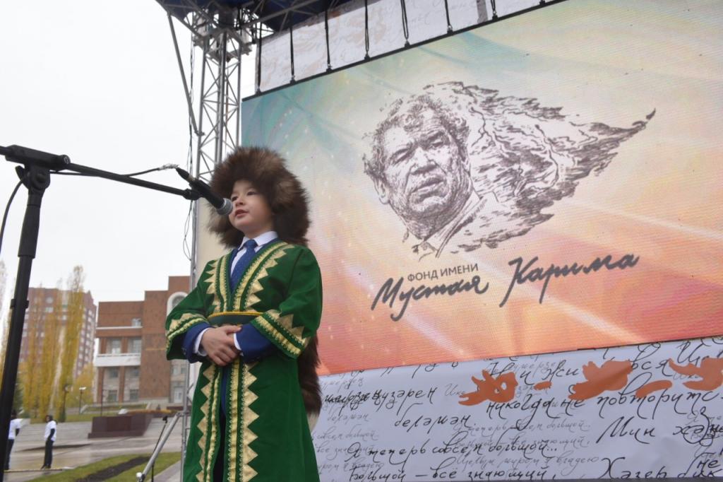 «Наш на все 100»: в Уфе прошел масштабный поэтический флешмоб, посвященный Мустаю Кариму