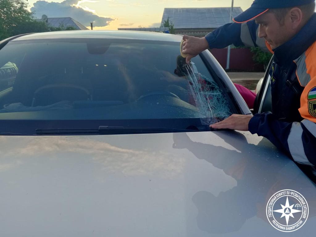 9-месячный малыш оказался заблокирован в легковушке в Башкирии