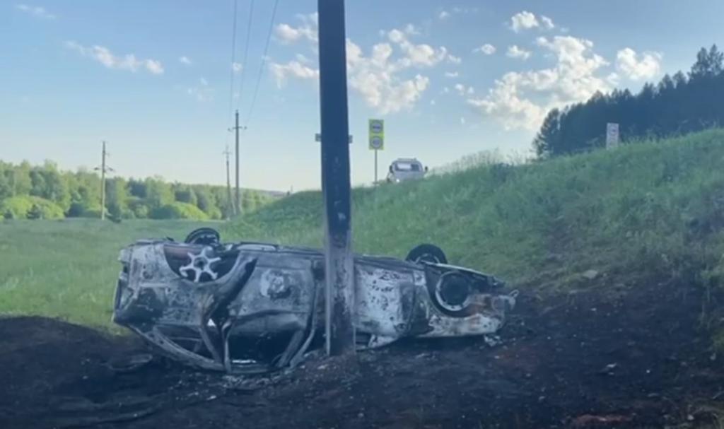 Молодой водитель без прав и пассажирка погибли во время ночного заезда в Башкирии