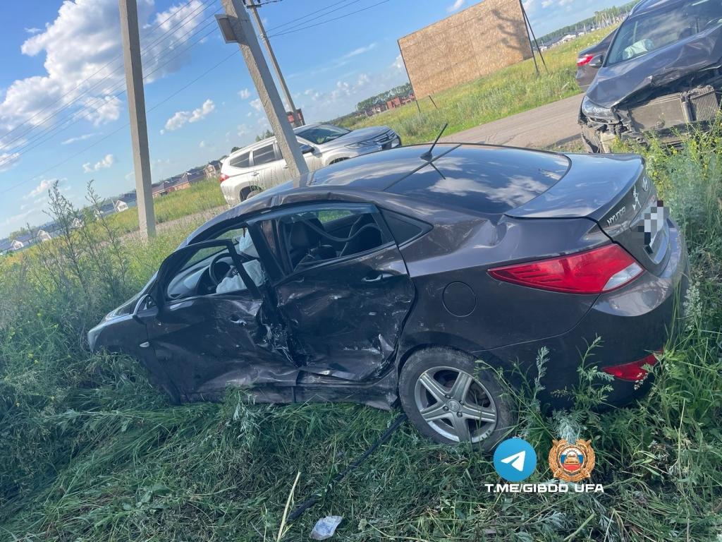 47-летняя женщина пострадала в столкновении двух иномарок в Уфе