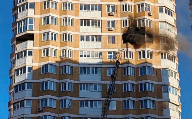 Квартира горит в высотке на Бакалинской в Уфе
