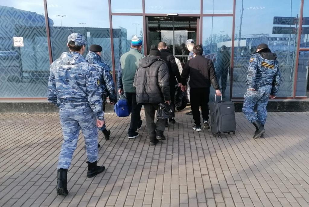 Из Башкирии выдворили восьмерых мигрантов