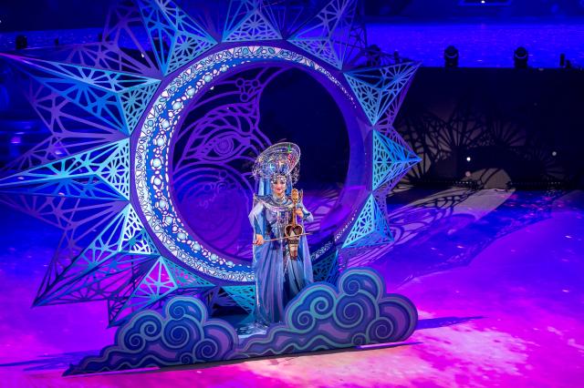 Лазерное шоу, небесные танцовщицы и поющее Солнце Фольклориады в Уфе — фоторепортаж