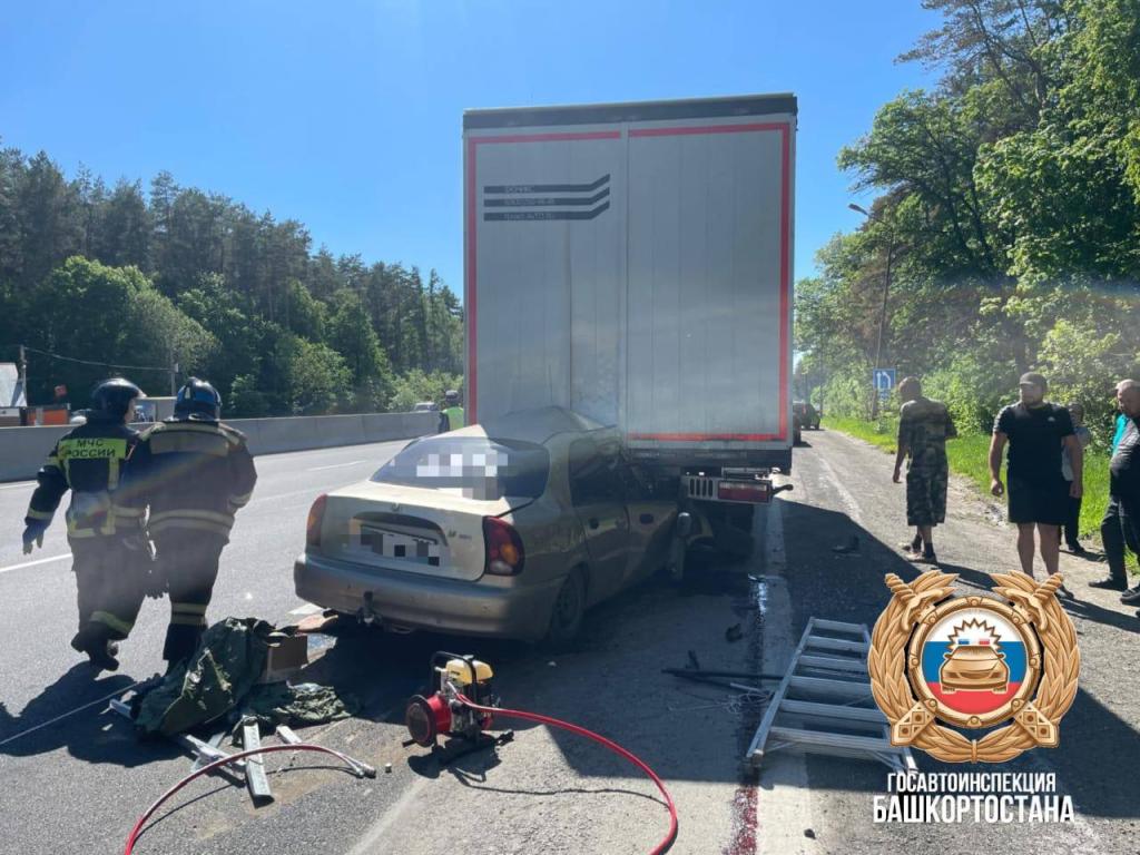 Пенсионер погиб в ДТП с грузовиком на М-5 в Башкирии