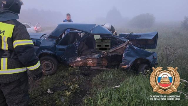 Лишенный прав водитель погиб в тройном ДТП в Башкирии