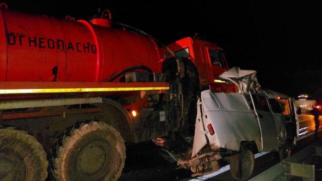 В Башкирии КамАЗ сбил на трассе мужчину, который искал свою собаку