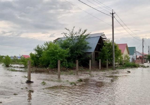 Из-за паводка в Абзелиловском районе Башкирии эвакуировали семью