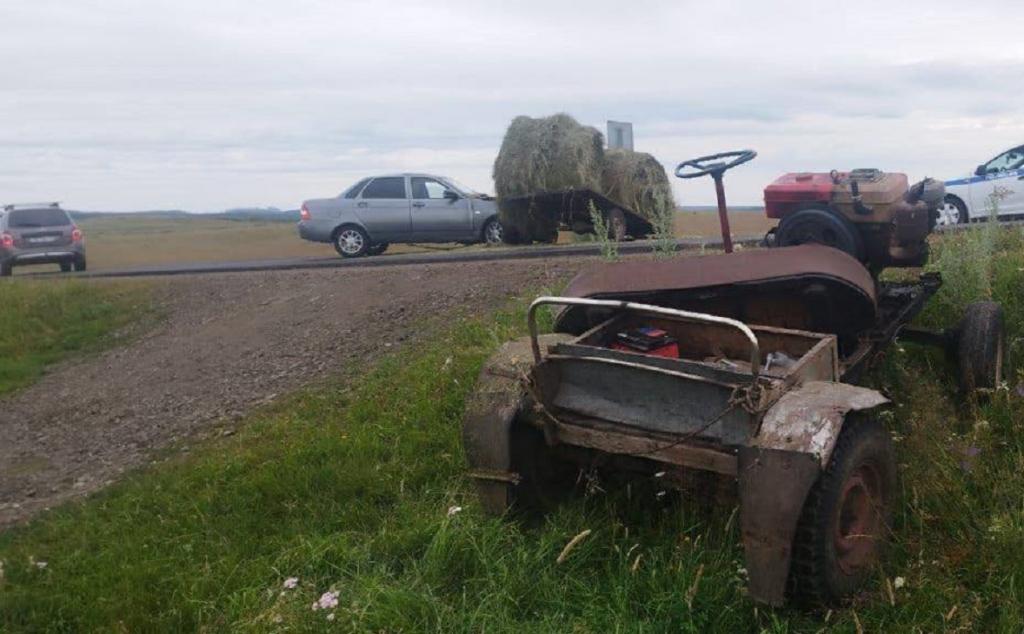 В столкновении «Лады» с повозкой сена в Башкирии пострадал ребенок