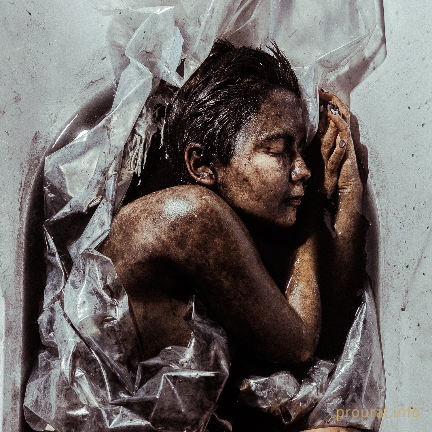 Фотограф из Уфы снял серию снимков с напоминанием об экологии