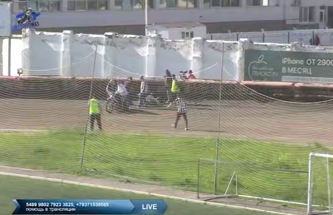 Мотогонщик жестко упал на соревнованиях по спидвею в Башкирии