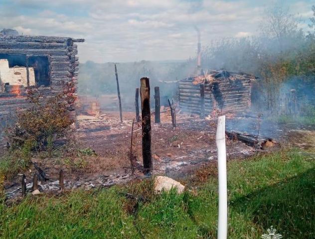 36-летний мужчина погиб при пожаре в бревенчатом доме в Башкирии