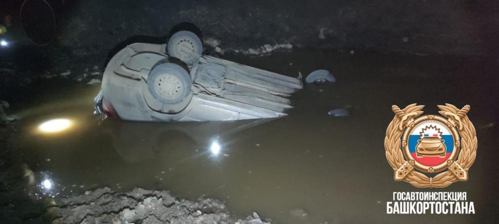 В Башкирии «Лада» вылетела в овраг с талой водой, водитель погиб