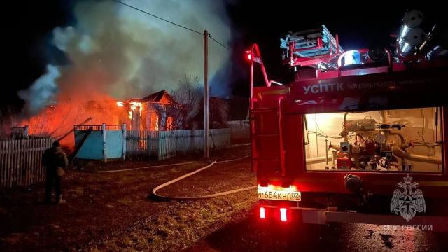 Житель Башкирии отравился угарным газом при пожаре в частном доме