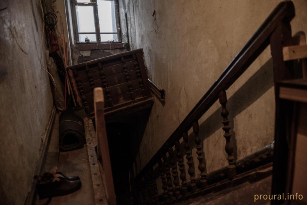 В Уфе у мамы с маленьким ребенком в доме в любой момент могут провалиться полы