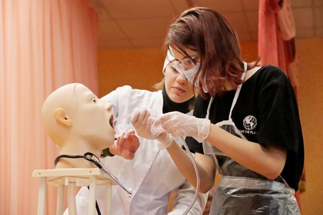 В Башкирии старшеклассников научили делать уколы и промывать желудок