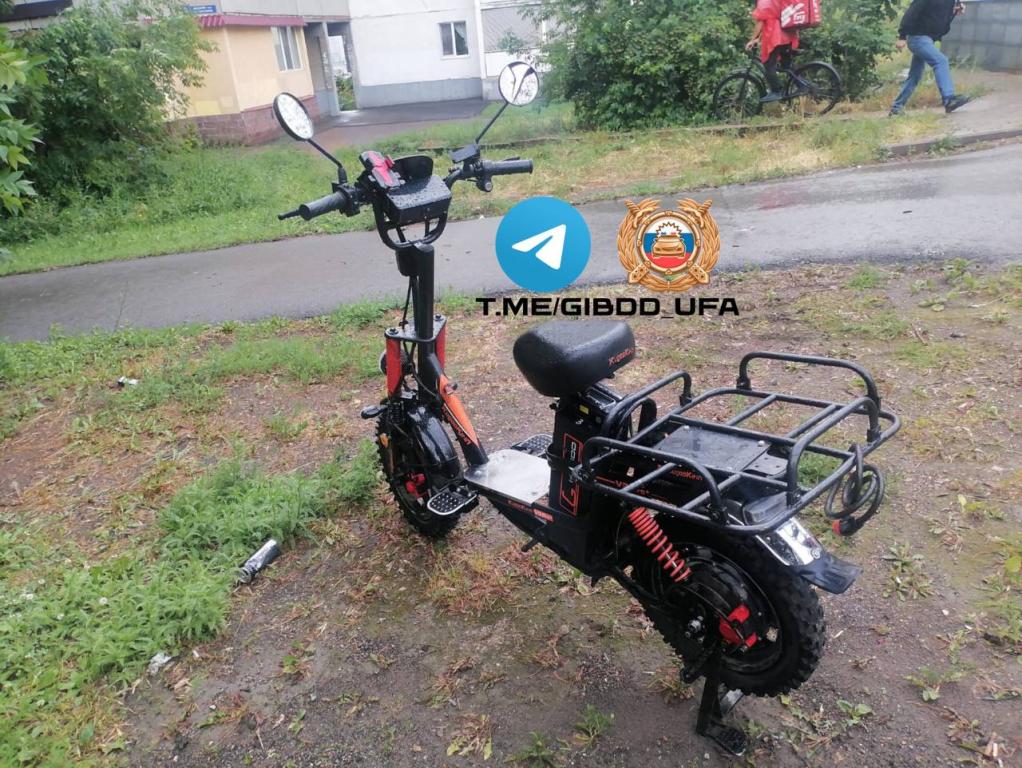 В Уфе иномарка сбила подростка на электровелосипеде после тройного ДТП