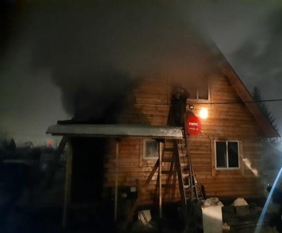 В Уфе в ночном пожаре погибла девочка