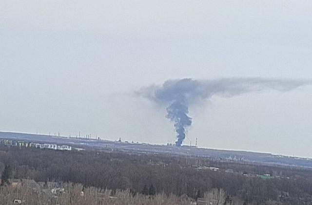 В Уфе тушат крупный пожар в цеху по производству надувных лодок