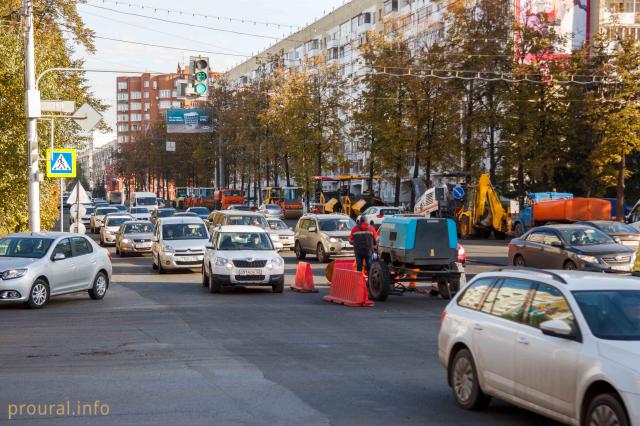 В Уфе водителей ждут огромные пробки из-за перекрытия железнодорожного переезда
