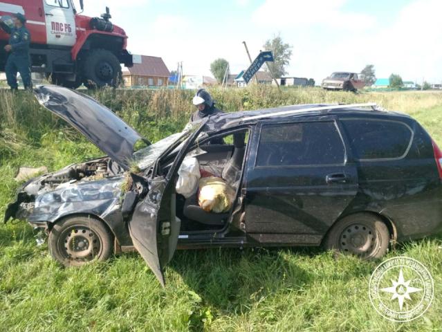 В Башкирии «Приора» вылетела в кювет, трое пострадали