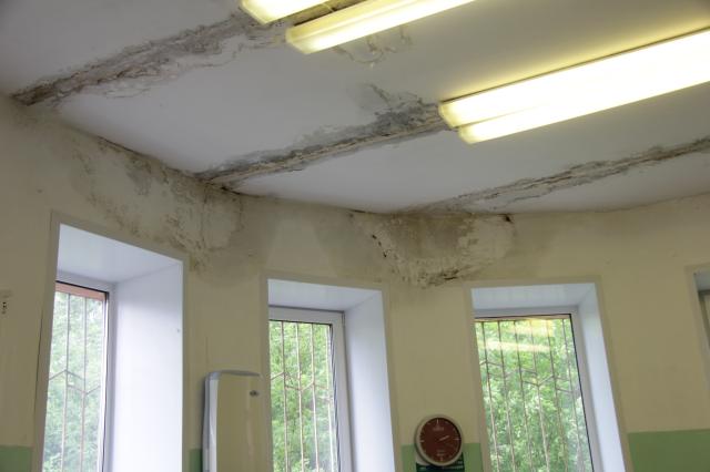 «Дети ездят в соседнюю деревню»: жители Башкирии просят отремонтировать школу