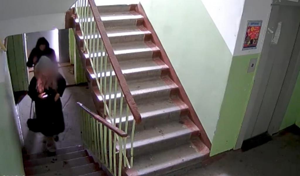 В Уфе неизвестный напал в подъезде на девушку-подростка