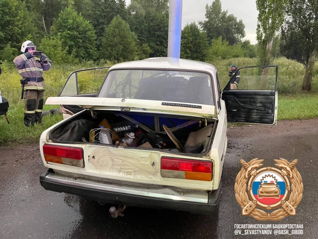 В Стерлитамаке водитель ВАЗ погиб, врезавшись в столб