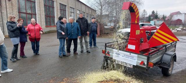 Экологам Башкирии продемонстрировали установку по переработке древесно-кустарниковых отходов
