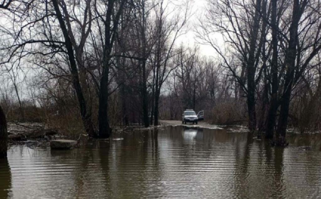 Разлившаяся река на северо-востоке Башкирии затопила дорогу