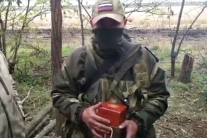 Бойцу из Башкирии вручили именные часы от Радия Хабирова