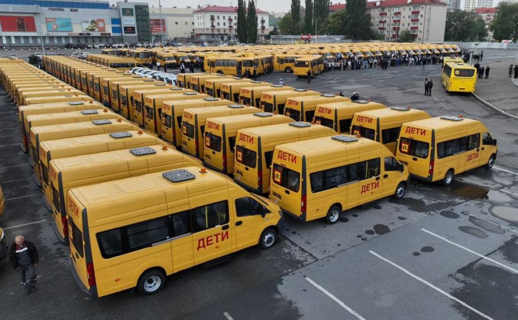 Школам Башкирии передали рекордное количество автобусов и легковых машин