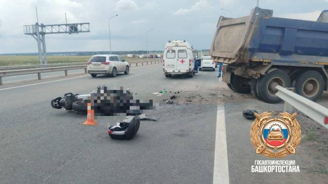 38-летний байкер разбился в ДТП с грузовиком в Башкирии